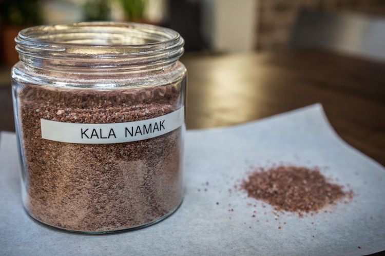 Kala Namak im Glas